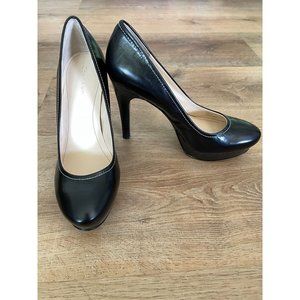 EUC Calvin Klein Kendall Pump